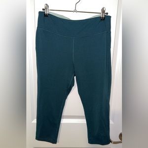 Marika Sport Womens M Capri Length Teal Micro Striped Leggings Workout Pants